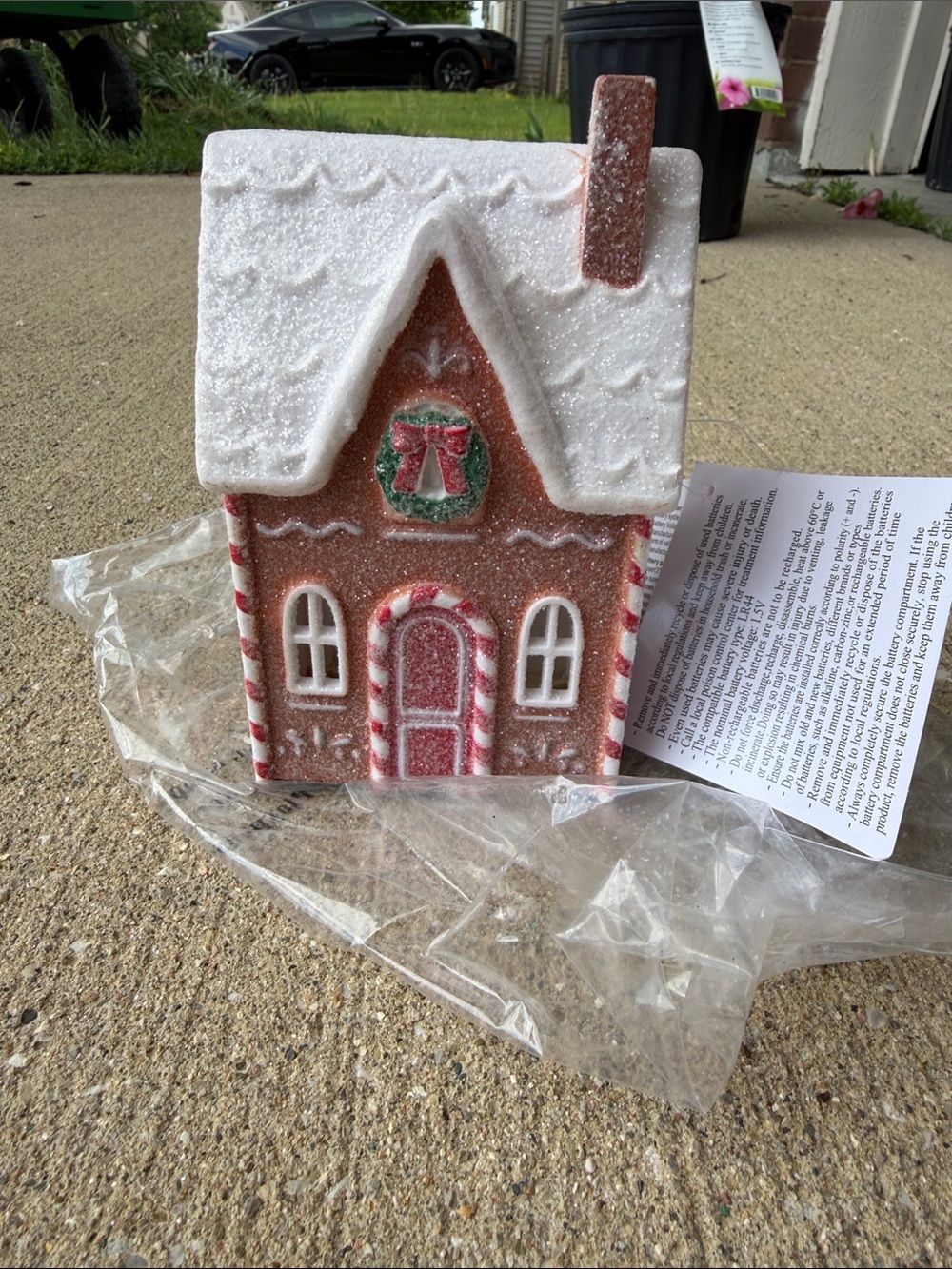 Holiday Gingerbread House Figurine - White & Brown